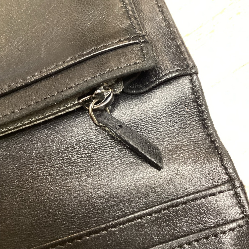 Authentic CHANEL Classic Black Lambskin Wallet | Iconic CC Logo - Picture 5 of 14